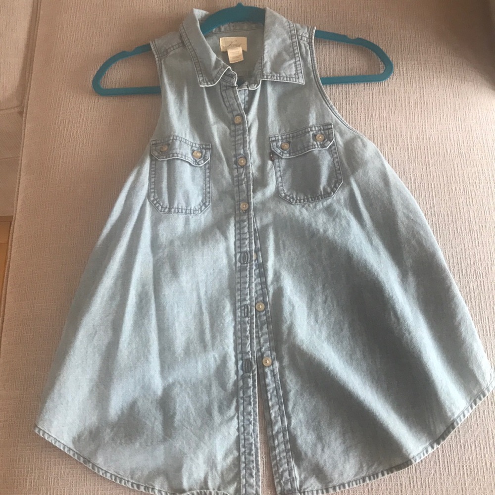 Levi’s Original Chambray High-Low Button Down